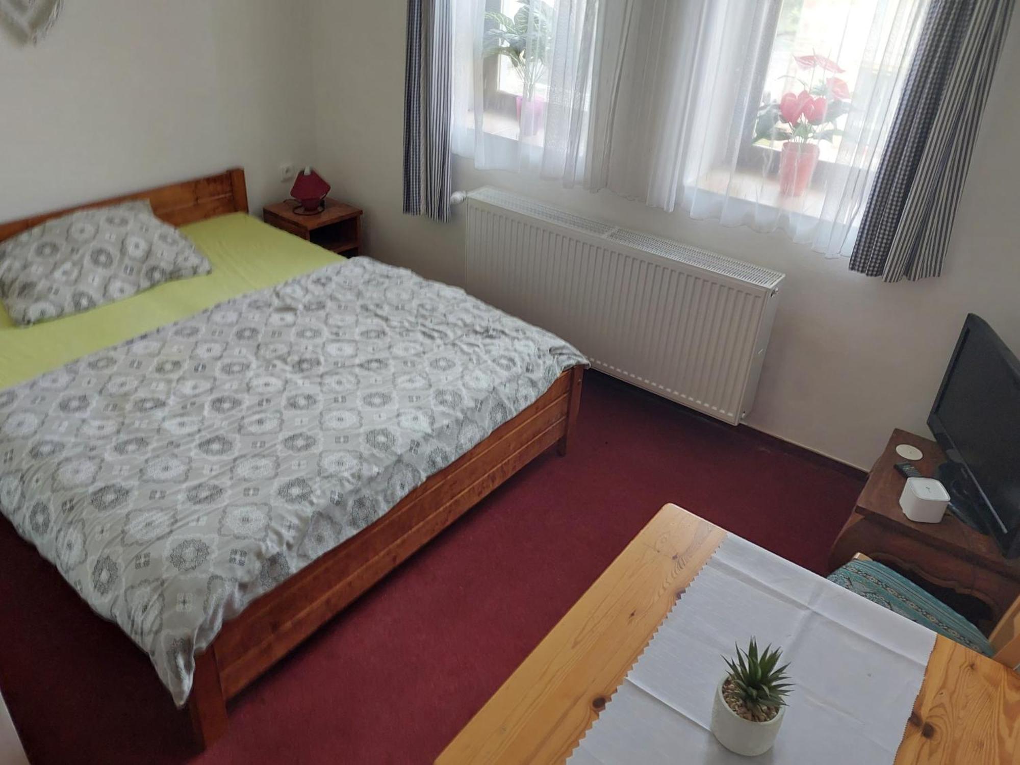 Penzion Harmonie Trutnov Buitenkant foto